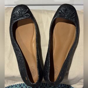EUC Tory Burch Laila Crinkle Metallic Leather Flats (8)